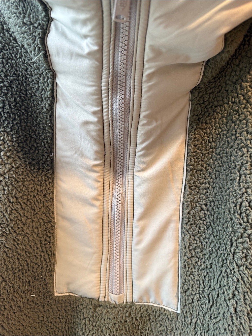 Free People Women’s hooded Olive Green Sherpa Pullover Jacket - Picture 3 of 4